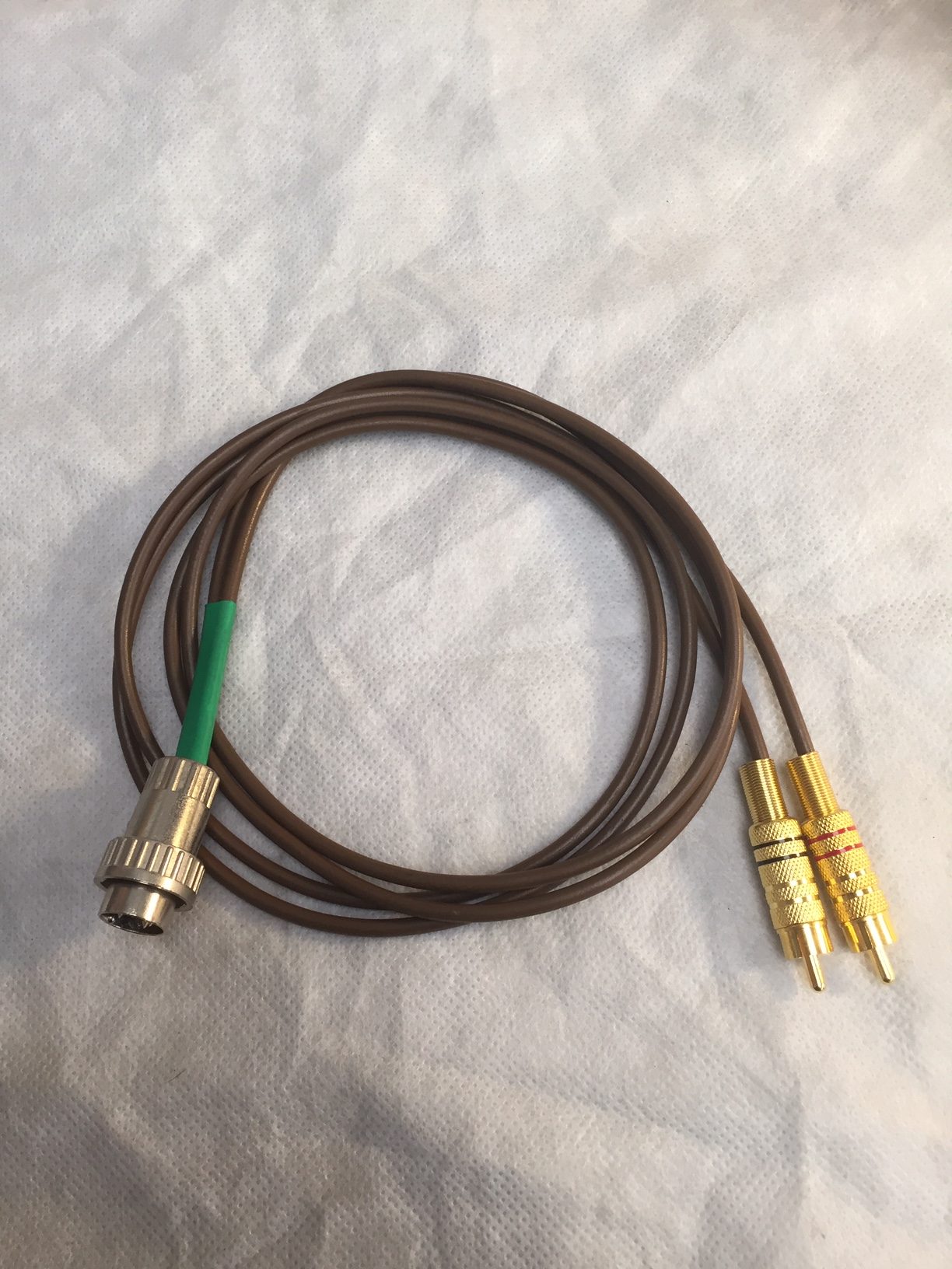 Custom made 5 pin Din to 2 RCA 1 Metre
